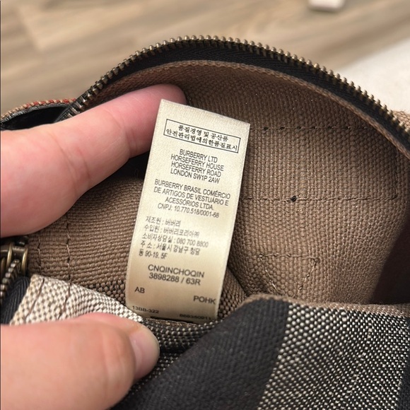 Burberry Checkered Tote Bag - Picture 6 of 7